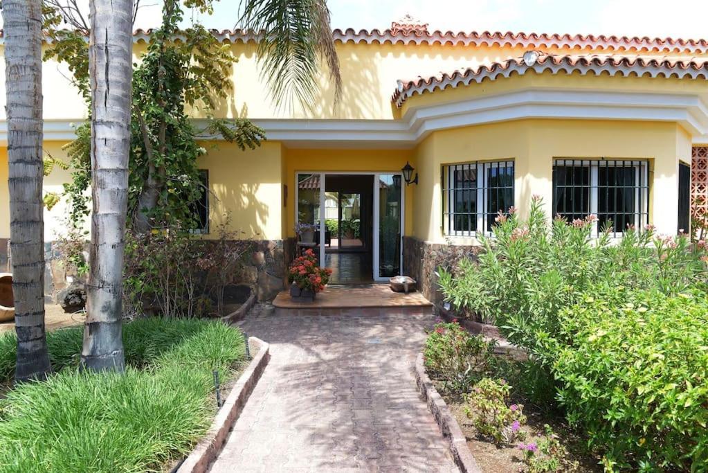 Villa Golf Court *